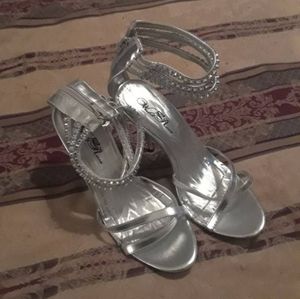 Strappy silver stilleto